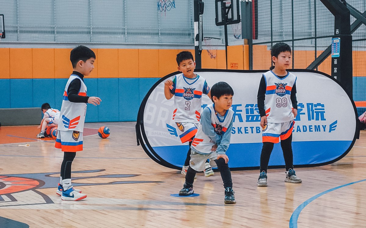 篮球小学生基础训练